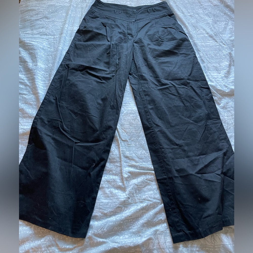 SOLD Wide leg light cotton Trina Turk Black pleated pants